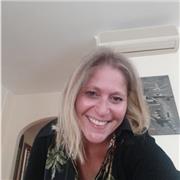 Sono Stefania insegno lavoro a maglia e uncinetto da diversi anni. Ho conseguito studi artistici e trasmettere quello che amo fare mi dà grandi soddisfazioni. L' arte è tutto, creq benessere, libera dallo stress e aiuta l' autostima. Ci immergeremo in un